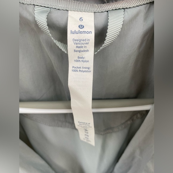 Lululemon Lightweight Rain/Windproof Jacket: Size 6 - Picture 4 of 4